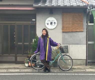 Person standing by bicycle outside Oyado et table Momo entrance with tiled roof, Wakayama, Kansai