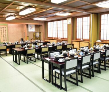 Dining hall with tatami, low tables and shoji windows at Oyado Marutoya, Nagano, Chūbu Japan