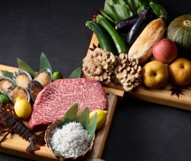 Wooden trays with marbled beef, abalone, assorted vegetables and mushrooms for ryokan dining at Oyado Andon Toba in Mie