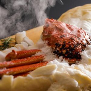 Steaming crab legs on a wooden board with salt and garnish at Yanagi-sō, Hyōgo, Kansai