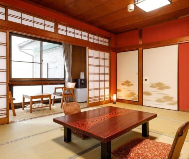 Traditional tatami room with low wooden table, shoji screens and seating at Yanagi-sō in Hyōgo, Kansai