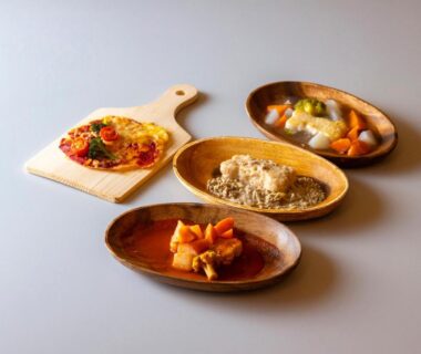 Assorted small dishes on wooden platters at Magohachi auberge acceptant les animaux, Gifu, Chūbu, Japan