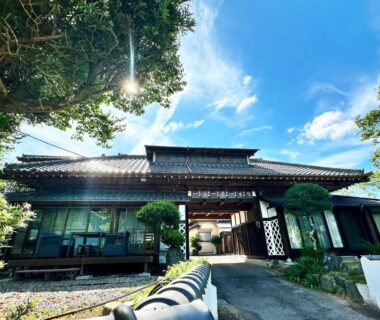Traditional wooden ryokan entrance with tiled roof at Ichishuku Ikkei Isshōen in Ichihara, Chiba
