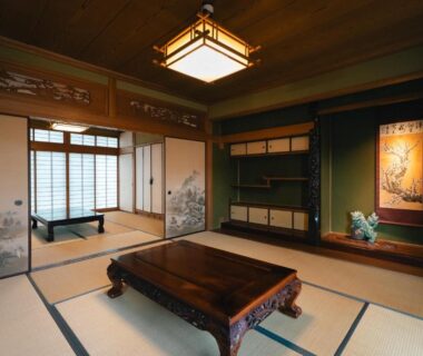 Traditional tatami room with low wooden table, shoji screens and tokonoma, Miwa to Sora maison entière à louer, Ōita Japan