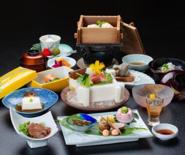 Assorted traditional Japanese multi-course dishes with tofu centerpiece and lacquerware served at Ichisui-sō, Niigata