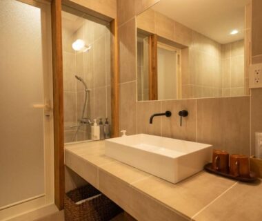 Sink and shower area in ryokan bathroom at 京都松澗Matsutani Kyoto
