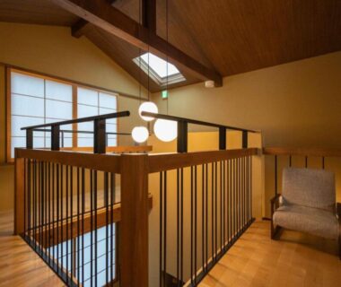 Loft with wooden railing and shoji screens at 京都松澗Matsutani in Kyoto ryokan