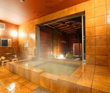 Tiled indoor onsen bath with wooden accents at Shōsei no Yado Shinan in Ōita, Kyūshū, Japan