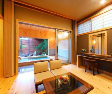 Tatami sitting area with adjacent wooden soaking bath at Shōsei no Yado Shinan in Ōita, Kyūshū