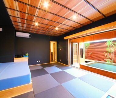 Tatami-style room with low benches and wooden soaking tub on deck, Shōsei no Yado Shinan, Ōita