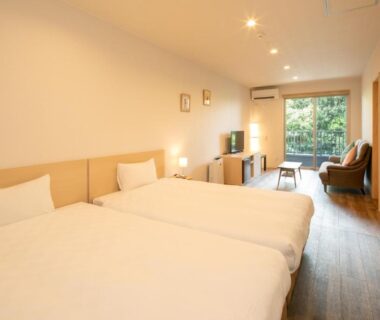 Two beds with seating area and garden view at Kachōfūgetsu Nagomi no Yu, Wakayama