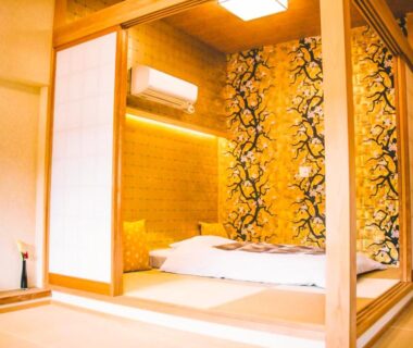 Tatami room with futon, shoji screens, decorative wall and wooden beams at Waseidō Zen, Hyōgo, Japan