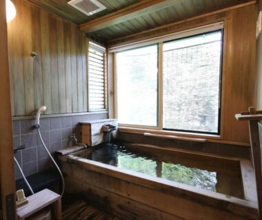 Indoor wooden soaking tub with shower and window, Jinpyōkaku Honten Nagano