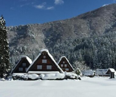 Snow-covered gassho houses at Shirakawagō no Yu in Gifu, Chūbu, Japan