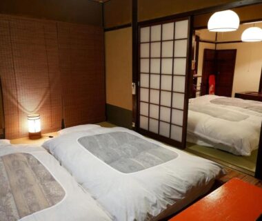 Tatami room with futons and shoji at Sawashoku auberge de Miyagawachō, Kyoto