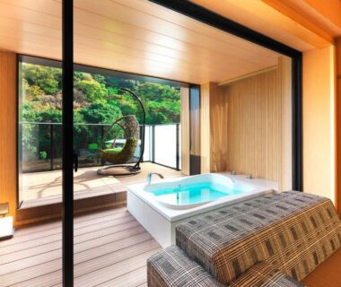 Indoor soaking tub and balcony overlooking greenery at Oyado Zuiyō in Shizuoka, Chūbu