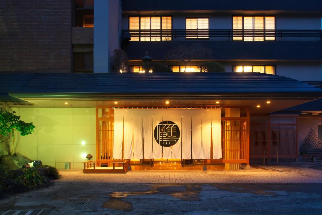 Illuminated entrance Oyado Zuiyō Shizuoka Entrance with noren, wooden doorway and warm exterior lighting at Oyado Zuiyō, Shizuoka, Chūbu, Japan
