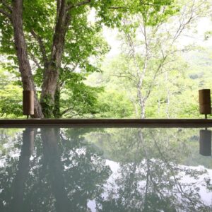 志賀高原 白い温泉 渓谷の湯