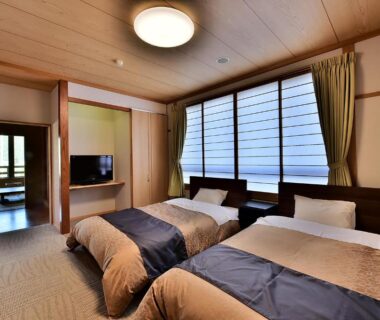 Twin beds with shoji window and wooden ceiling at Tamano-yu, Togura Kamiyamada Onsen, Nagano