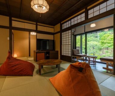 Tatami room with shoji, low table and garden view at Ryoan Kawaki in Nagano