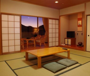 Tatami room with low table and shoji screens at Zuihōen Arima, Hyōgo Kansai