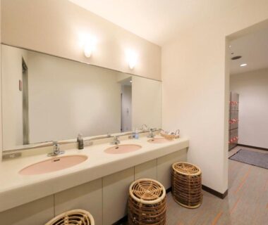 Shared washroom with triple sinks, large mirror and wicker baskets at La Conte Arima in Arima Onsen, Hyōgo