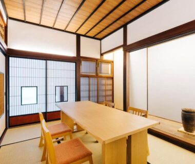 Tatami room with low wooden table, shoji screens and decorative alcove at 森のオーベルジュ 三 みつ Hokkaido