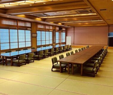 Spacious tatami dining hall with low tables, chairs and shoji screens at Senshin Waho, Hyōgo Kansai
