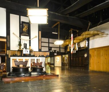 Spacious wooden hall with irori hearth and exposed beams at 清浄心院 in Wakayama, Kansai