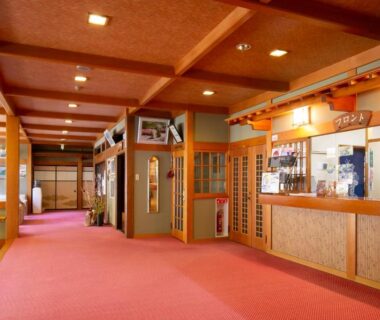 Reception and carpeted lobby area at Yushō Fukujikan in Chūbu, Gifu, Japan