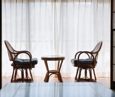 Two rattan chairs and small table on tatami with shoji screens at 源泉掛け流しの宿Albergo湯楽, Kanagawa