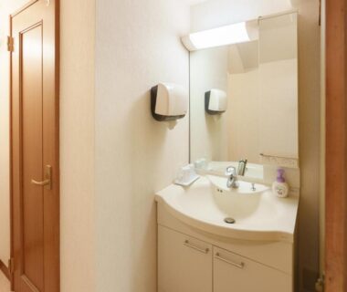 Small sink, mirror and toiletries in ryokan bathroom at Shōgetsu, Kinomiya Atami, Shizuoka