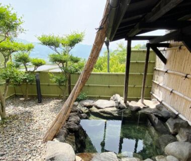 Rock-lined outdoor onsen with bamboo fence at Takenokura Sansō, Hakusui Onsen, Kumamoto, Kyūshū, Japan