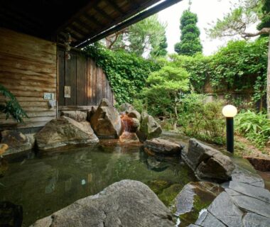 Stone onsen bath with garden setting at Ryokufuen Kiyoharu Gifu
