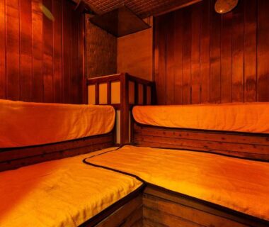 Wood-paneled sauna benches at Ryokufuen Kiyoharu in Gifu