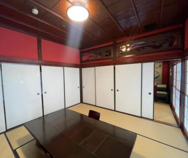 Traditional tatami room with low lacquered table, fusuma sliding doors and shoji screens at Zenigame, Ishikawa