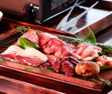 Raw beef and seafood on wooden platter at Gesseitei auberge de la mer de nuages, Hyōgo