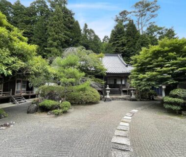 Stone path and manicured courtyard with wooden temple buildings at Hojoin, Koyasan, Wakayama