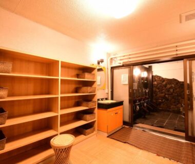 Shelving with woven baskets and sinks beside a bath entrance at Hojoin Koyasan, Wakayama