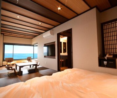 Low bed and tatami seating with sea view at Kuroshio no yado Rinkaisou, Chiba